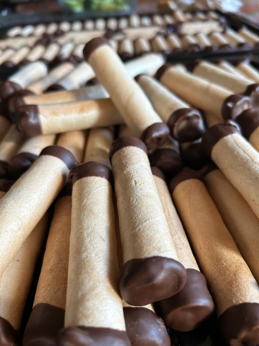 Barquillos artesanales con manjar y chocolate | Sole Vega Rincón Gourmet