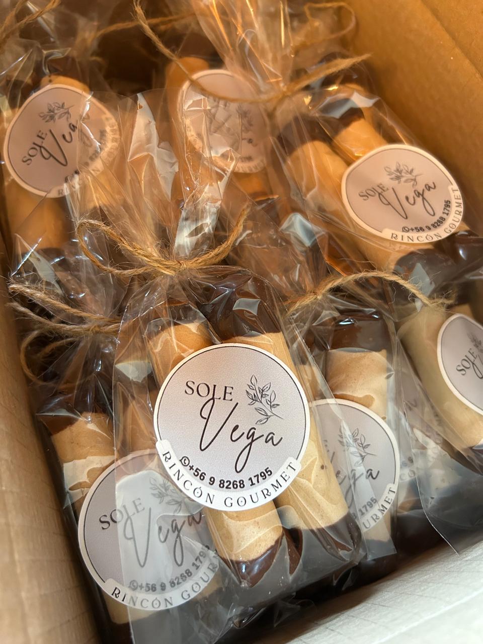 Barquillos artesanales con manjar y chocolate | Sole Vega Rincón Gourmet